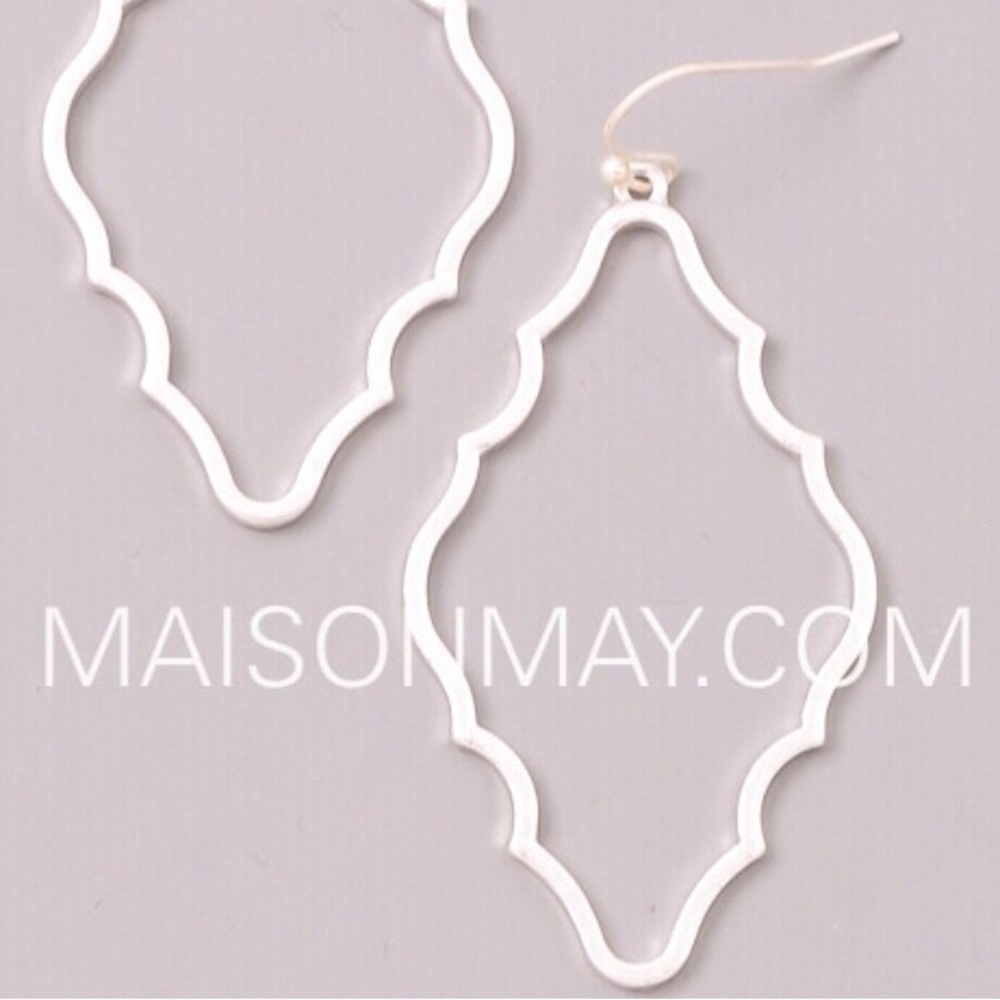 NEW✨Silver✨frame dangle earrings✨